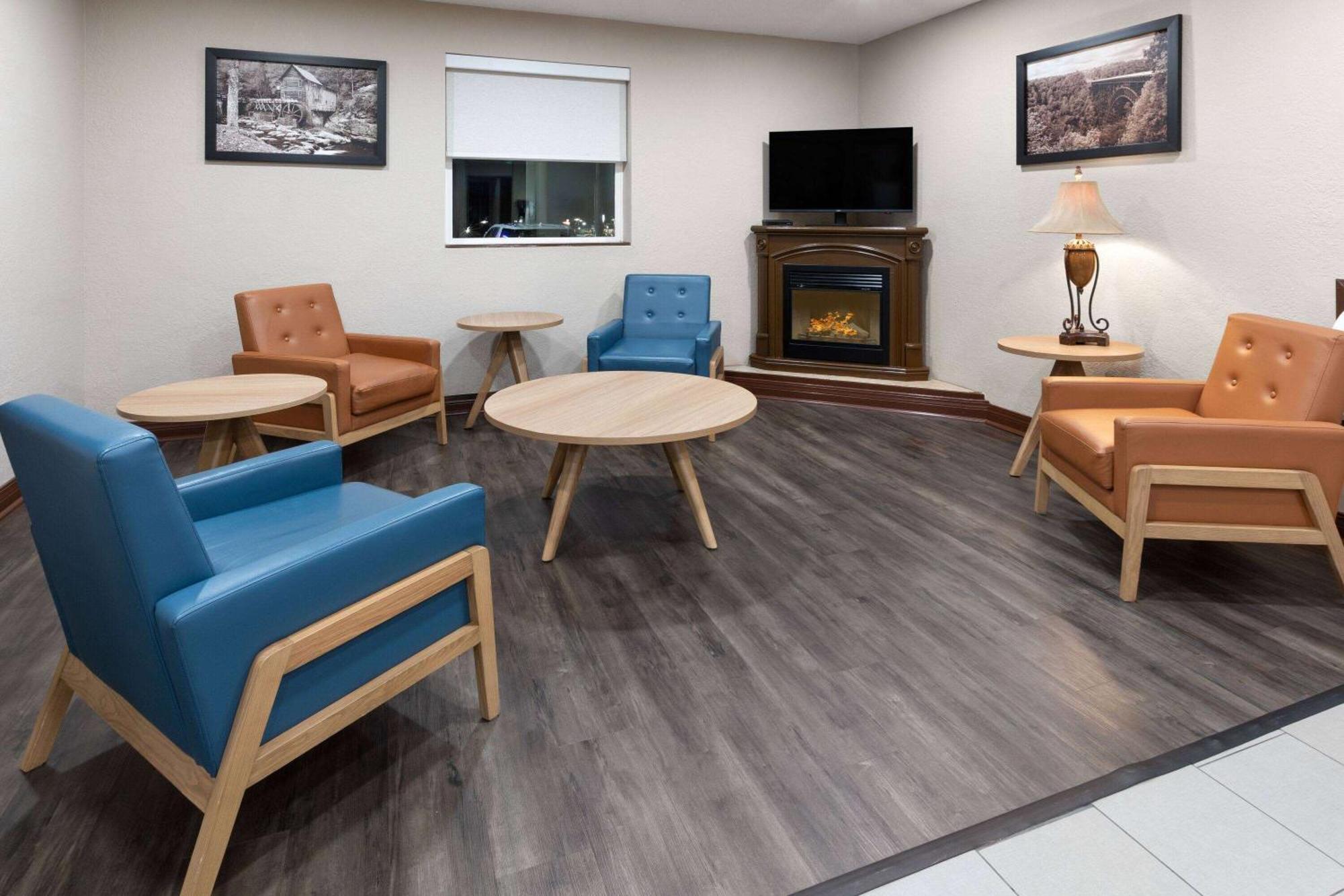 Super 8 By Wyndham Summersville - New River National Park Bagian luar foto