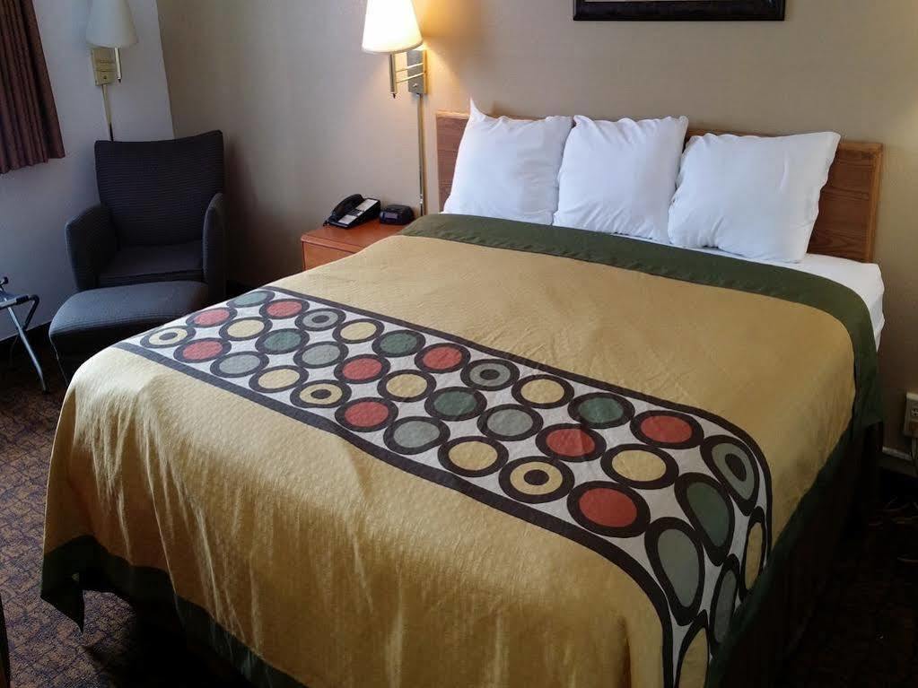 Super 8 By Wyndham Summersville - New River National Park Bagian luar foto