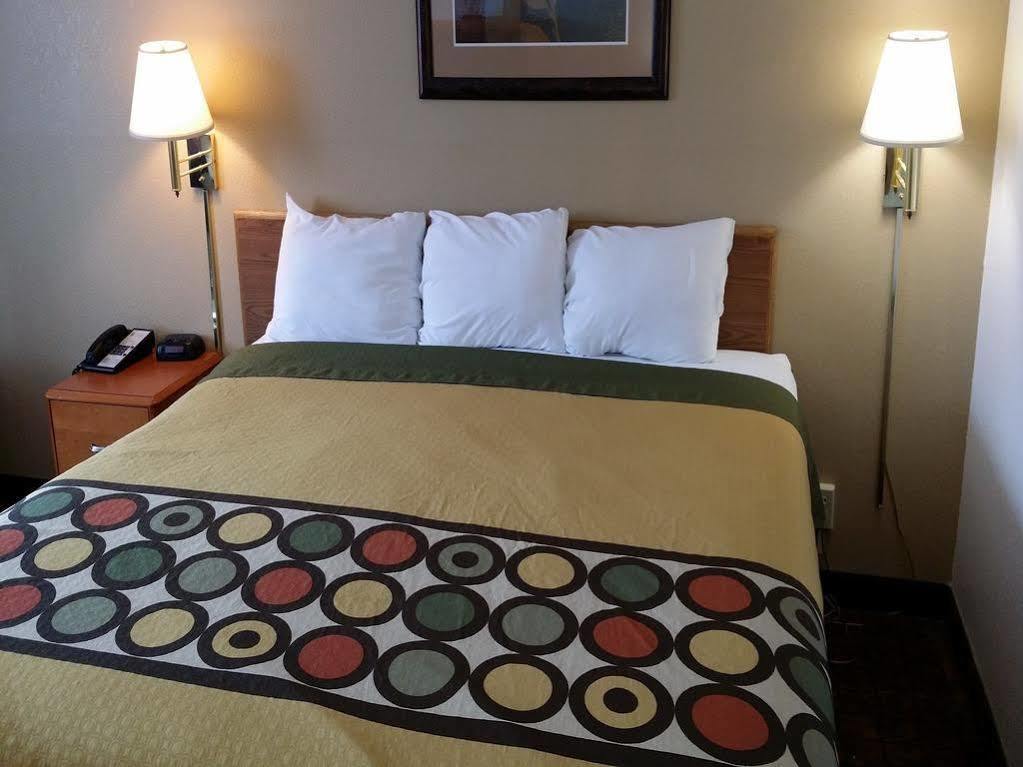 Super 8 By Wyndham Summersville - New River National Park Bagian luar foto